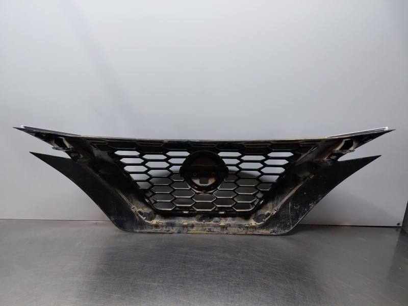Recambio de rejilla delantera para nissan juke (f16) tekna referencia OEM IAM   