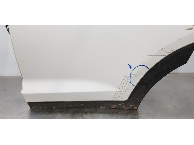 Recambio de puerta trasera izquierda para hyundai tucson ix35 referencia OEM IAM 77003D7000  