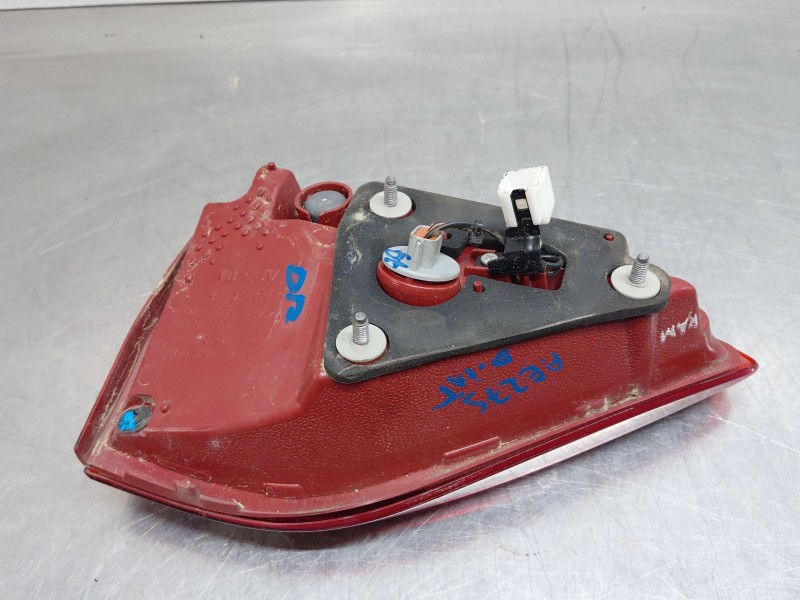 Recambio de piloto trasero derecho interior para kia stonic (ybcuv) drive referencia OEM IAM 92404H8400  