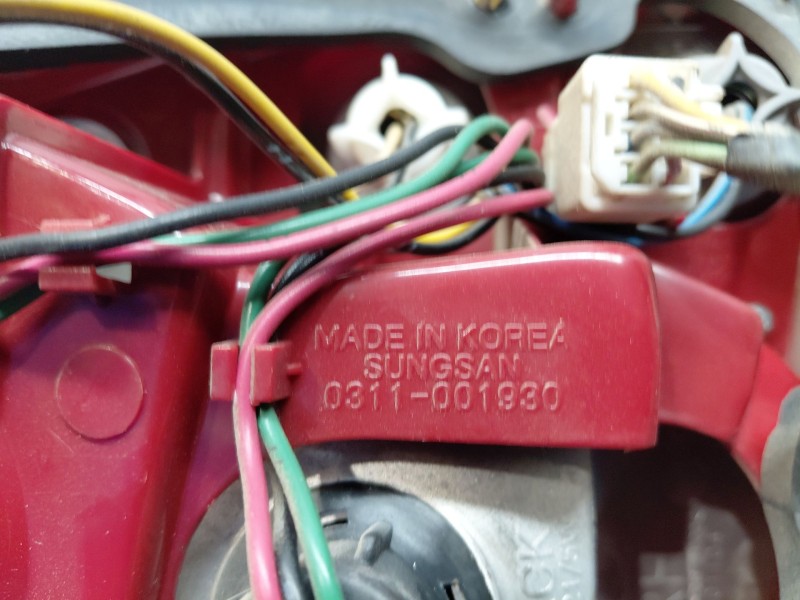 Recambio de piloto trasero derecho para chevrolet nubira sedán 1.6 referencia OEM IAM   