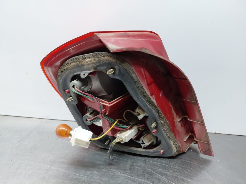 Recambio de piloto trasero derecho para chevrolet nubira sedán 1.6 referencia OEM IAM   