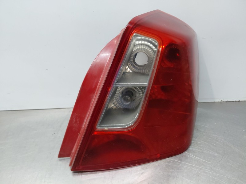 Recambio de piloto trasero derecho para chevrolet nubira sedán 1.6 referencia OEM IAM   