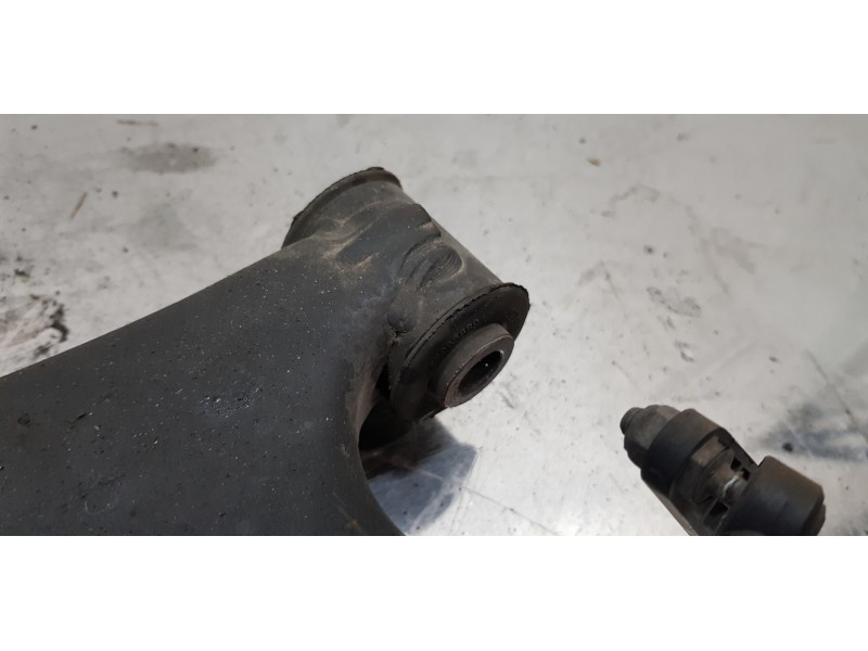 Recambio de brazo suspension inferior delantero izquierdo para chrysler grand voyager limited referencia OEM IAM 4766911AE  