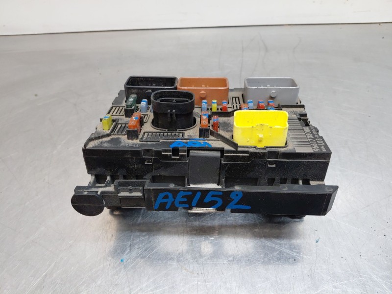 Recambio de caja reles / fusibles para citroën c4 grand picasso sx referencia OEM IAM   