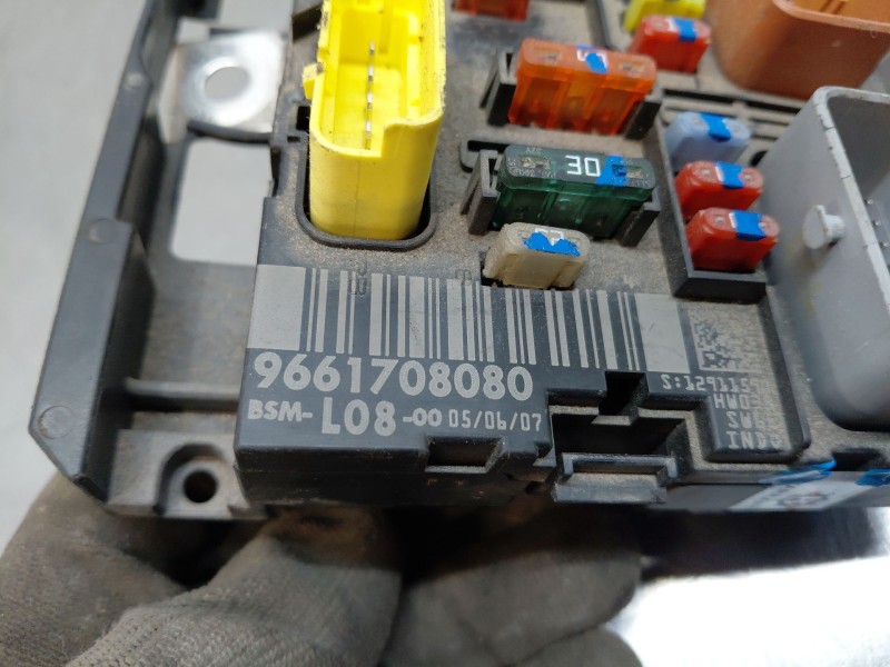 Recambio de caja reles / fusibles para citroën c4 grand picasso sx referencia OEM IAM   