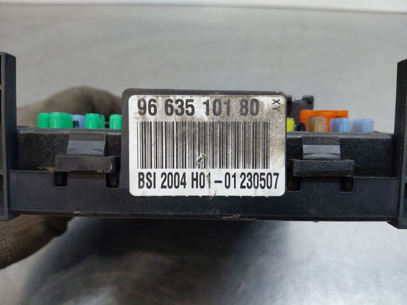 Recambio de caja reles / fusibles para citroën c4 grand picasso sx referencia OEM IAM   