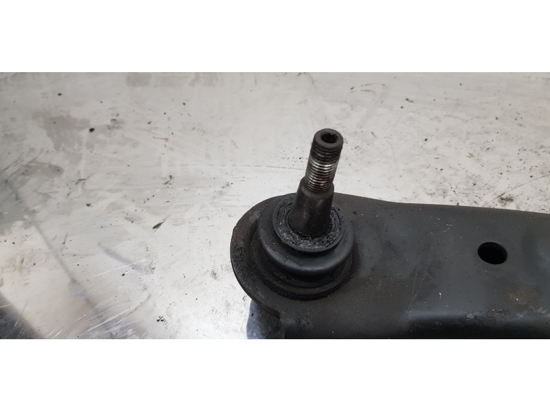 Recambio de brazo suspension inferior delantero izquierdo para chrysler grand voyager limited referencia OEM IAM 4766911AE  