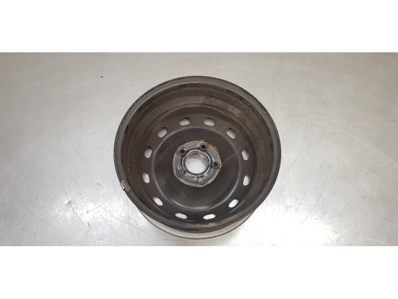 Recambio de llanta para nissan primastar cerrada referencia OEM IAM 7700307014  