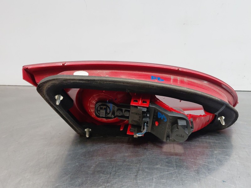 Recambio de piloto trasero derecho interior para seat leon (1p1) 1.9 tdi referencia OEM IAM 1P0945108D  