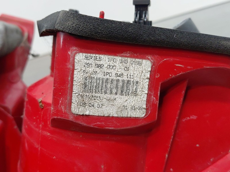 Recambio de piloto trasero izquierdo para seat leon (1p1) 1.9 tdi referencia OEM IAM 1P0945107D  