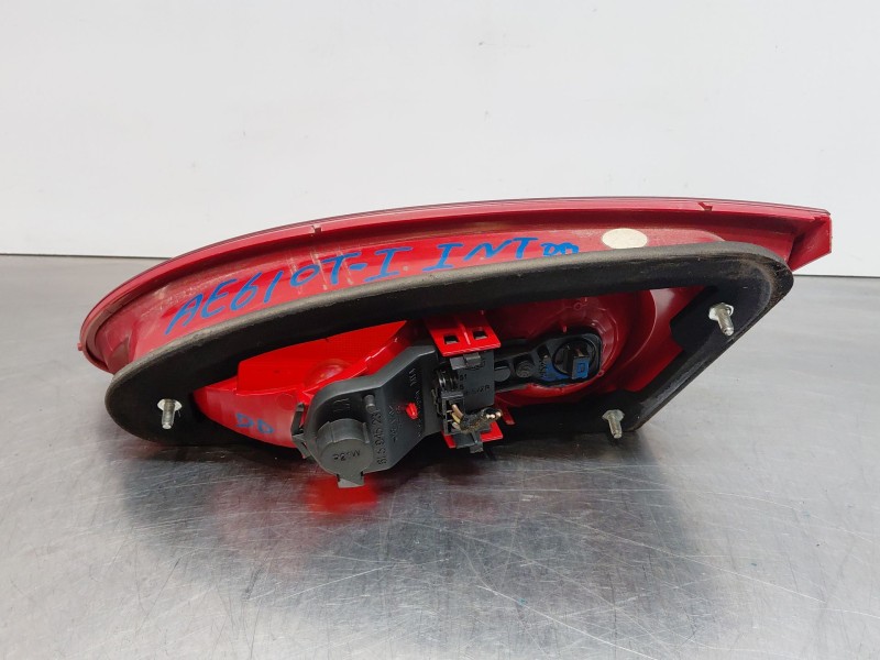 Recambio de piloto trasero izquierdo interior para seat leon (1p1) 1.9 tdi referencia OEM IAM 1P0945111C  