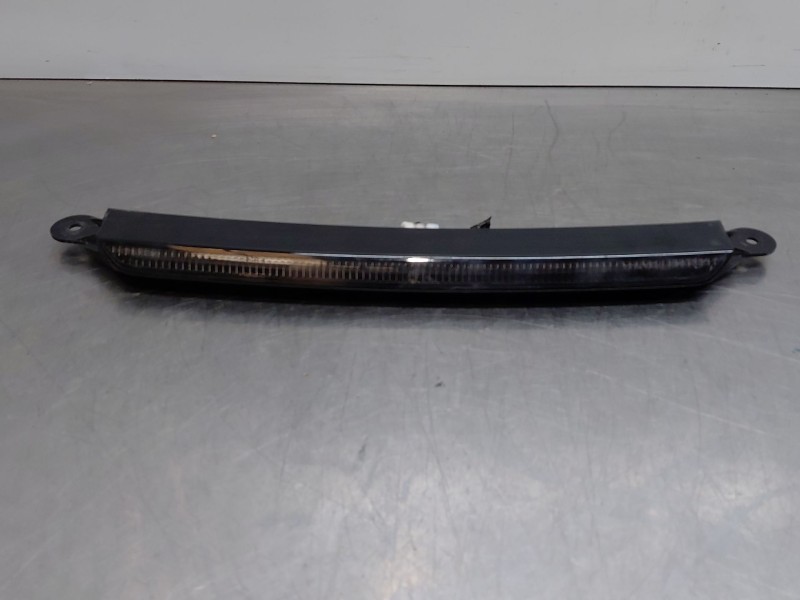 Recambio de luz central de freno para toyota c-hr hybrid referencia OEM IAM 81570F4010  