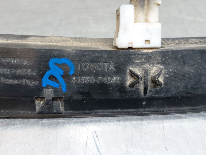 Recambio de luz central de freno para toyota c-hr hybrid referencia OEM IAM 81570F4010  