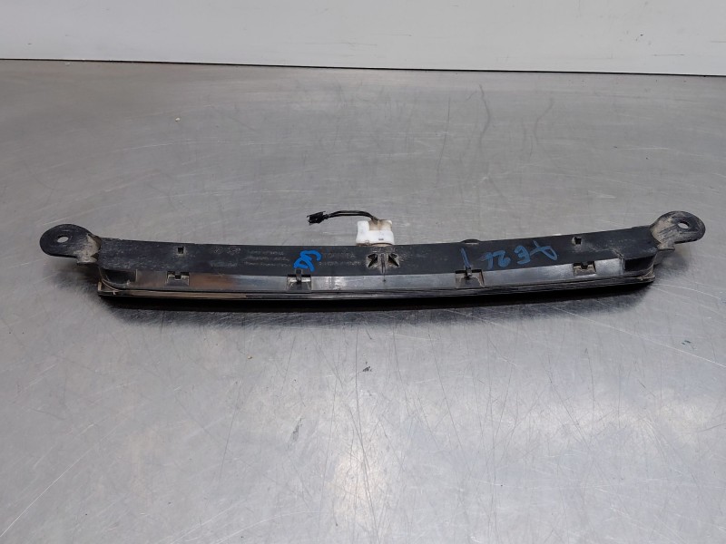 Recambio de luz central de freno para toyota c-hr hybrid referencia OEM IAM 81570F4010  