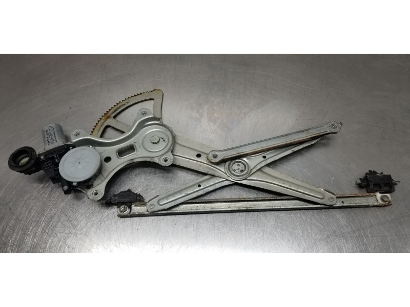 Recambio de elevalunas delantero derecho para toyota hilux (kun) extra cab 4x4 referencia OEM IAM 698100K040 857100K010  Recambio de elevalunas delantero derecho para toyota hilux (kun) extra cab 4x4 referencia OEM IAM 698100K040 857100K010