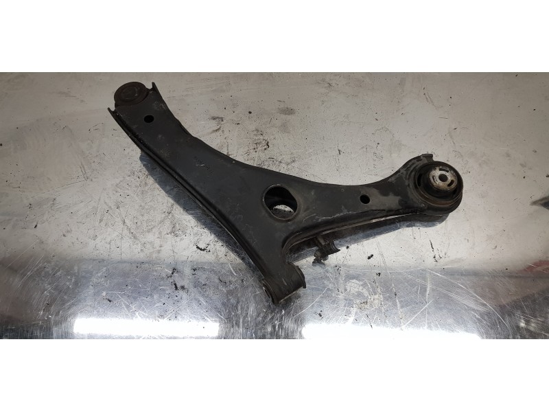 Recambio de brazo suspension inferior delantero izquierdo para chrysler grand voyager limited referencia OEM IAM 4766911AE  