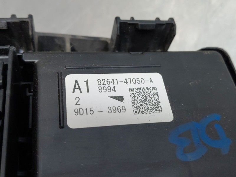 Recambio de caja reles / fusibles para toyota c-hr hybrid referencia OEM IAM 8264147050  