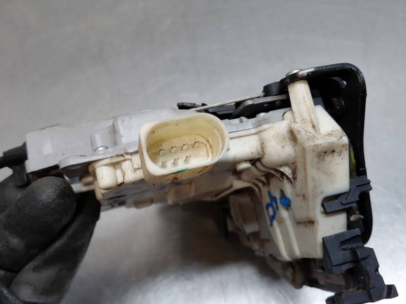 Recambio de cerradura puerta delantera derecha para seat leon (1p1) 1.9 tdi referencia OEM IAM 1P1837016  