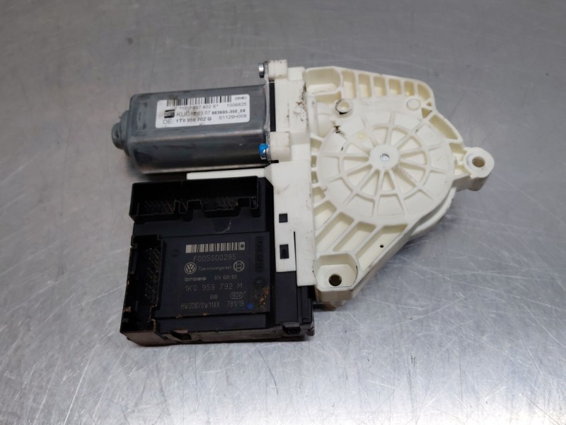 Recambio de motor elevalunas delantero derecho para seat leon (1p1) 1.9 tdi referencia OEM IAM 1T0959702LZ1F 1T0959702G 