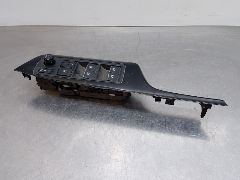 Recambio de mando elevalunas delantero izquierdo para toyota c-hr hybrid referencia OEM IAM 84040F4020  