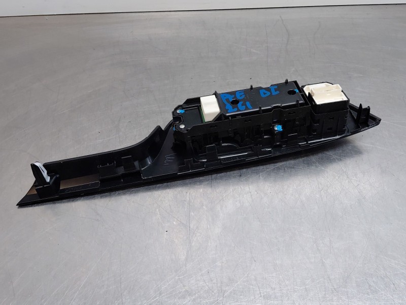 Recambio de mando elevalunas delantero izquierdo para toyota c-hr hybrid referencia OEM IAM 84040F4020  