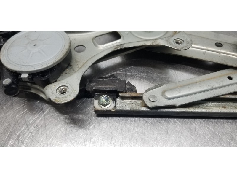 Recambio de elevalunas delantero derecho para toyota hilux (kun) extra cab 4x4 referencia OEM IAM 698100K040 857100K010  Recambio de elevalunas delantero derecho para toyota hilux (kun) extra cab 4x4 referencia OEM IAM 698100K040 857100K010