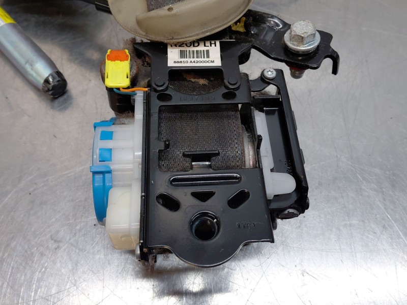 Recambio de cinturon seguridad delantero izquierdo para kia carens iv 1.7 crdi referencia OEM IAM 88810A4200WK  