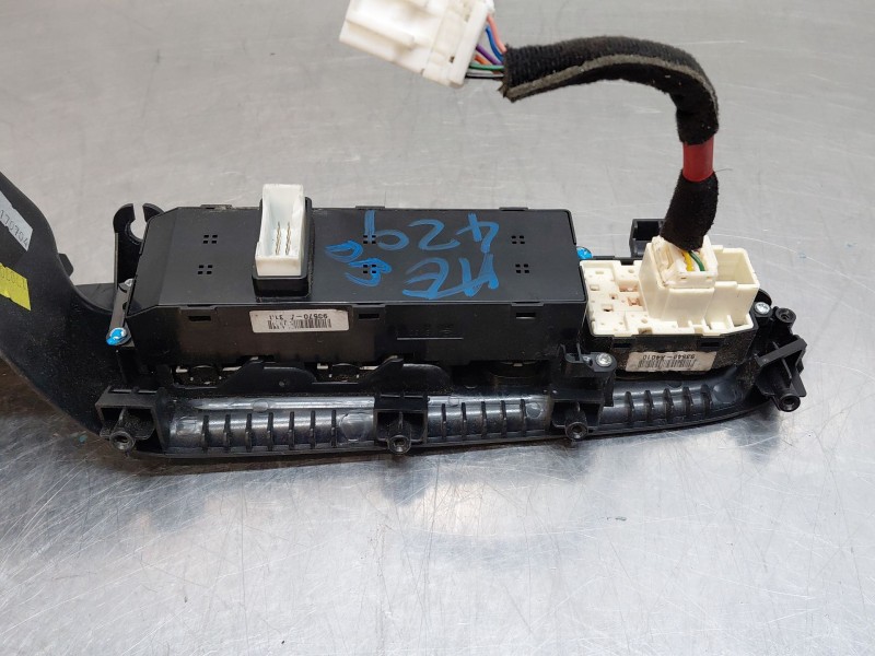 Recambio de mando elevalunas delantero izquierdo para kia carens iv 1.7 crdi referencia OEM IAM 93570A4310CA  