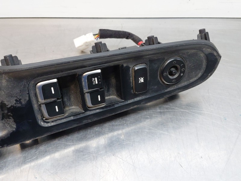Recambio de mando elevalunas delantero izquierdo para kia carens iv 1.7 crdi referencia OEM IAM 93570A4310CA  