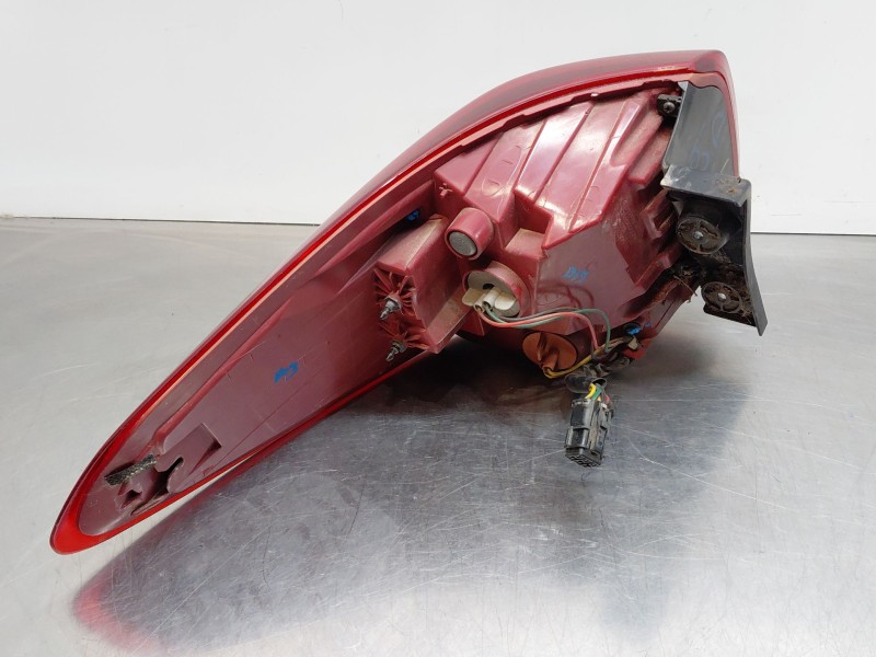 Recambio de piloto trasero derecho para kia carens iv 1.7 crdi referencia OEM IAM 92402A4500  