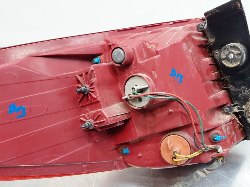 Recambio de piloto trasero derecho para kia carens iv 1.7 crdi referencia OEM IAM 92402A4500  