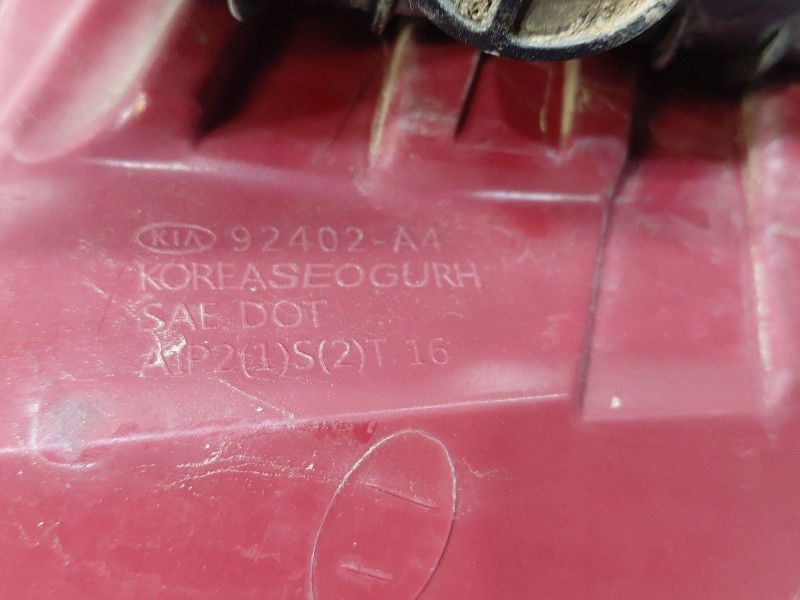 Recambio de piloto trasero derecho para kia carens iv 1.7 crdi referencia OEM IAM 92402A4500  