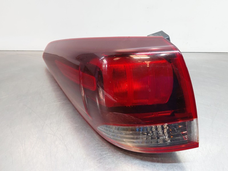 Recambio de piloto trasero izquierdo para kia carens iv 1.7 crdi referencia OEM IAM 92401A4500  