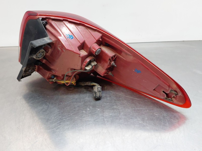 Recambio de piloto trasero izquierdo para kia carens iv 1.7 crdi referencia OEM IAM 92401A4500  