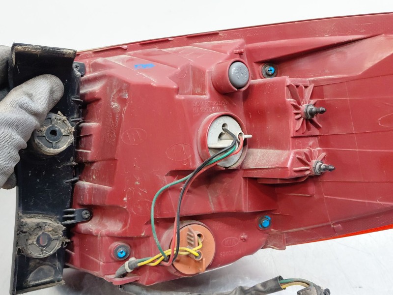 Recambio de piloto trasero izquierdo para kia carens iv 1.7 crdi referencia OEM IAM 92401A4500  