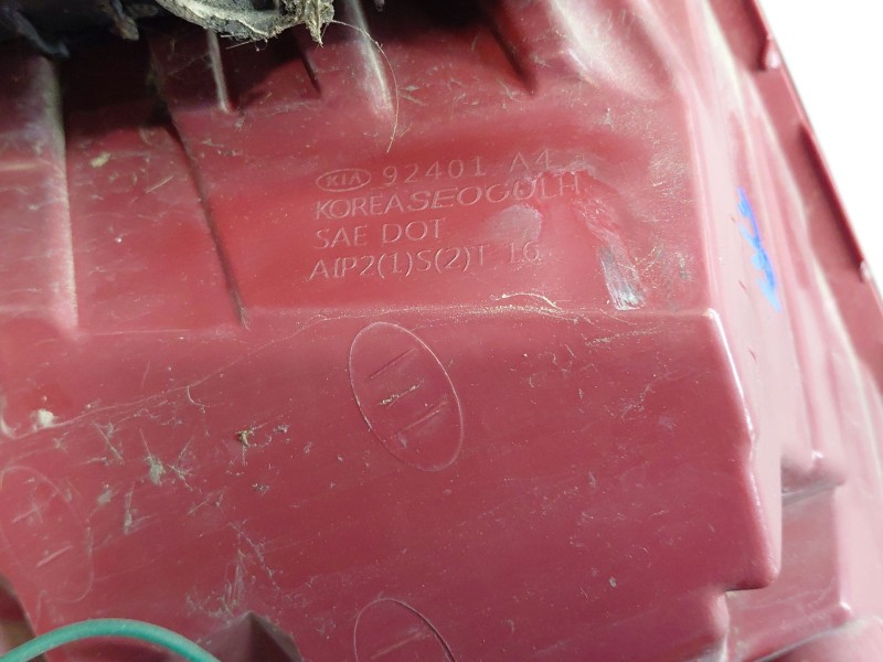 Recambio de piloto trasero izquierdo para kia carens iv 1.7 crdi referencia OEM IAM 92401A4500  