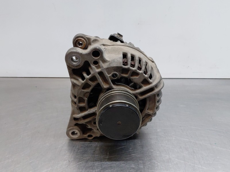 Recambio de alternador para seat leon (1p1) 1.9 tdi referencia OEM IAM 06F903023F  