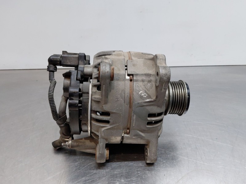 Recambio de alternador para seat leon (1p1) 1.9 tdi referencia OEM IAM 06F903023F  