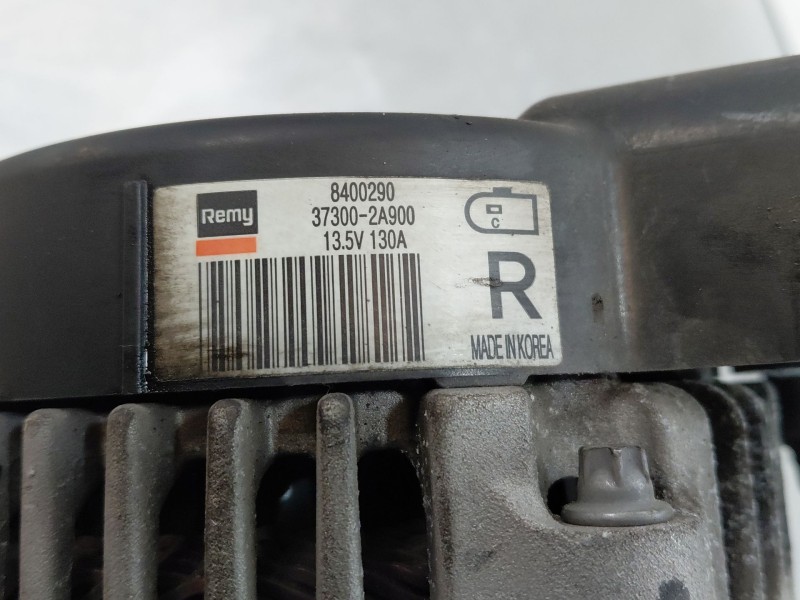 Recambio de alternador para kia carens iv 1.7 crdi referencia OEM IAM 373002A900  