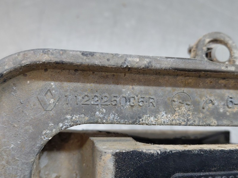 Recambio de soporte motor izquierdo para renault master iii furgón referencia OEM IAM   