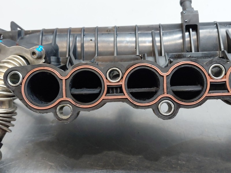 Recambio de colector admision para kia carens iv 1.7 crdi referencia OEM IAM 283102A690  