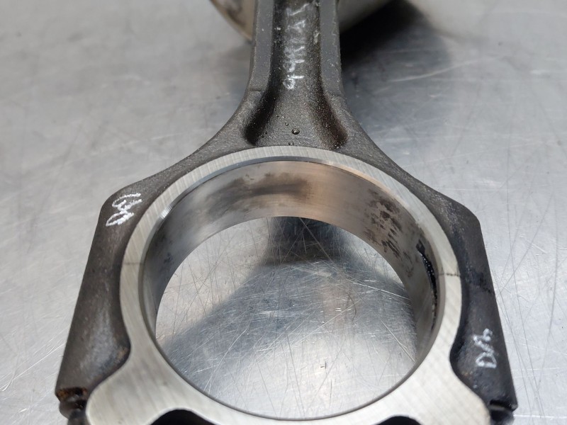 Recambio de biela para kia carens iv 1.7 crdi referencia OEM IAM 235102A300  