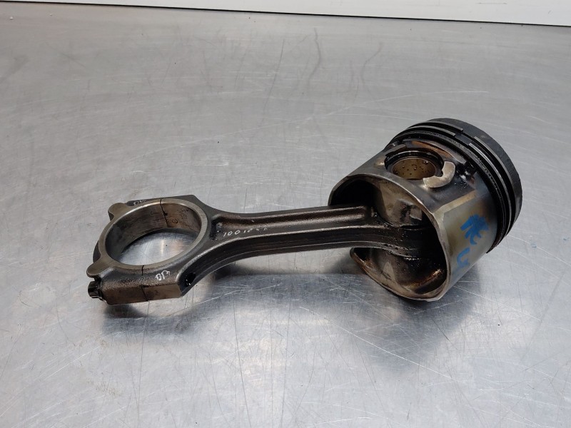 Recambio de biela para kia carens iv 1.7 crdi referencia OEM IAM 235102A300  