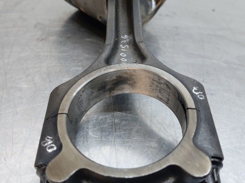 Recambio de biela para kia carens iv 1.7 crdi referencia OEM IAM 235102A300  