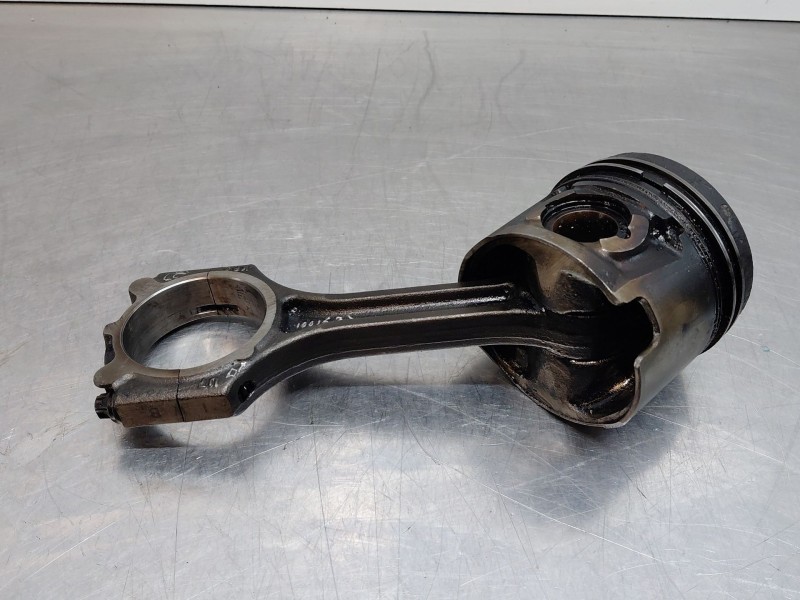 Recambio de biela para kia carens iv 1.7 crdi referencia OEM IAM 235102A300  