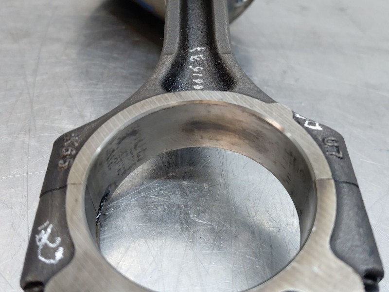 Recambio de biela para kia carens iv 1.7 crdi referencia OEM IAM 235102A300  