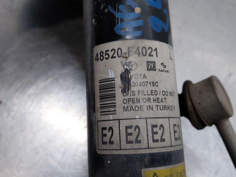 Recambio de amortiguador delantero izquierdo para toyota c-hr hybrid referencia OEM IAM 48520F9021 48520F4021 