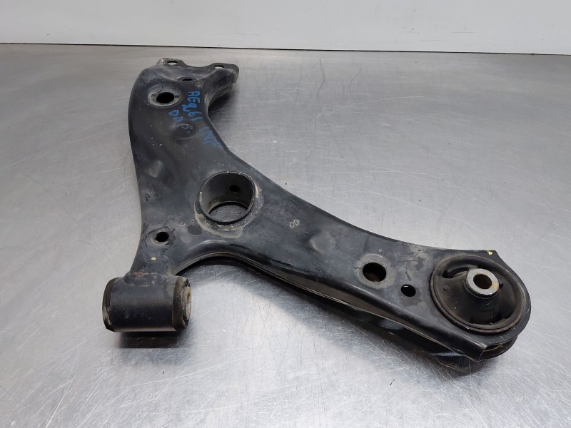 Recambio de brazo suspension inferior delantero derecho para toyota c-hr hybrid referencia OEM IAM 4806810130  