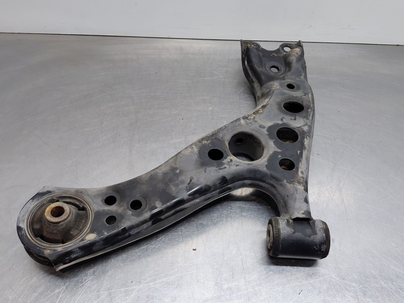 Recambio de brazo suspension inferior delantero derecho para toyota c-hr hybrid referencia OEM IAM 4806810130  