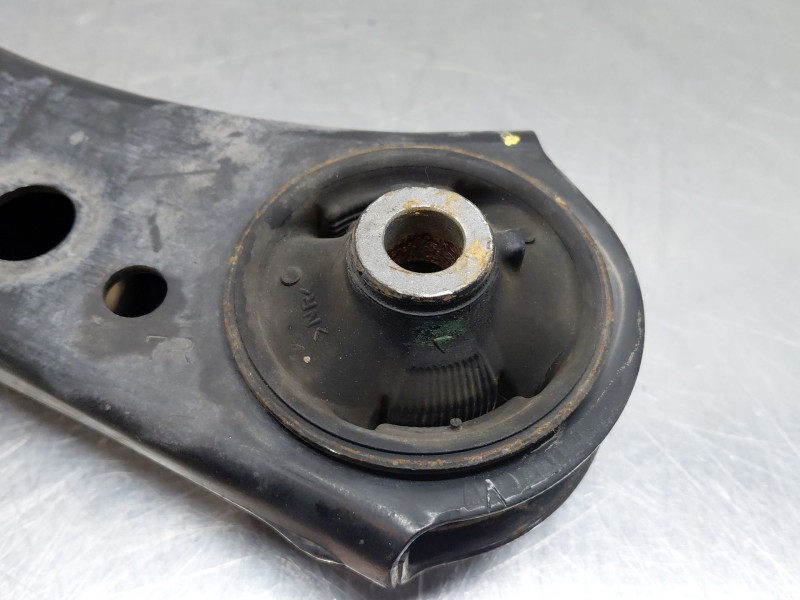 Recambio de brazo suspension inferior delantero derecho para toyota c-hr hybrid referencia OEM IAM 4806810130  